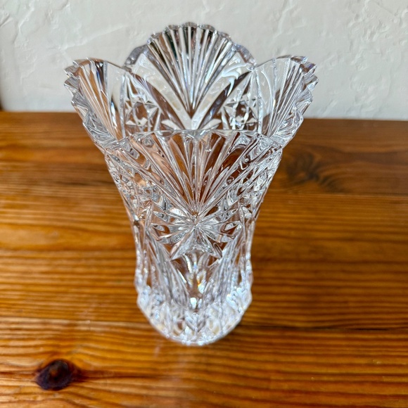 Vintage Pressed Glass Crystal Vase – Starburst & Fan Pattern - Picture 5 of 9